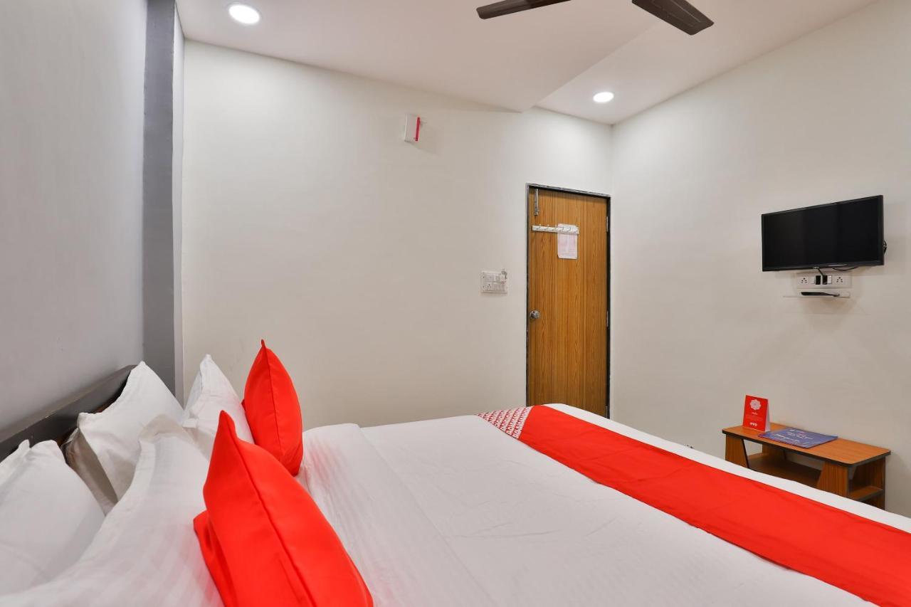 Oyo 16675 Hotel Shri Krishna Inn Surat Exterior foto