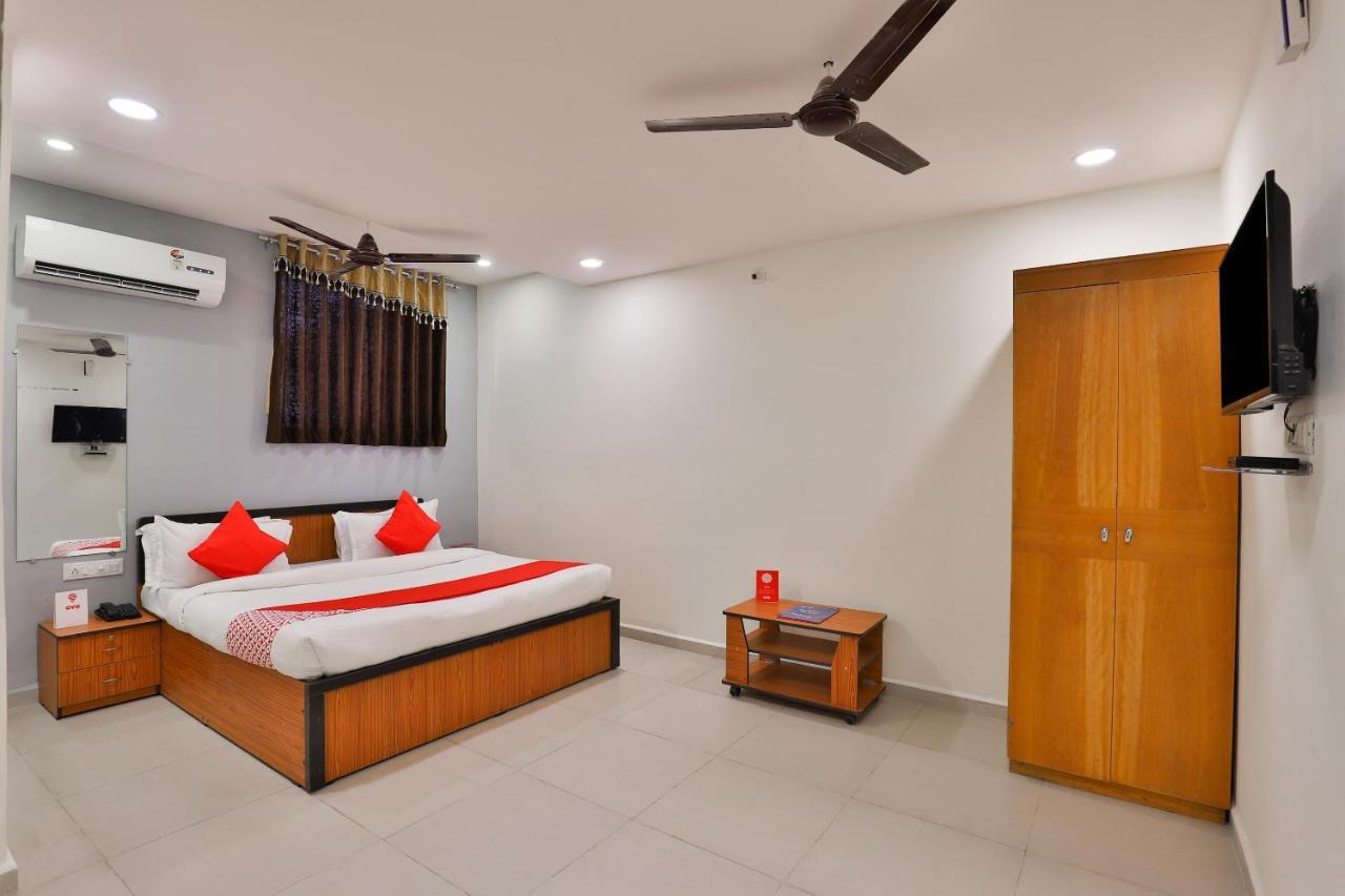 Oyo 16675 Hotel Shri Krishna Inn Surat Exterior foto