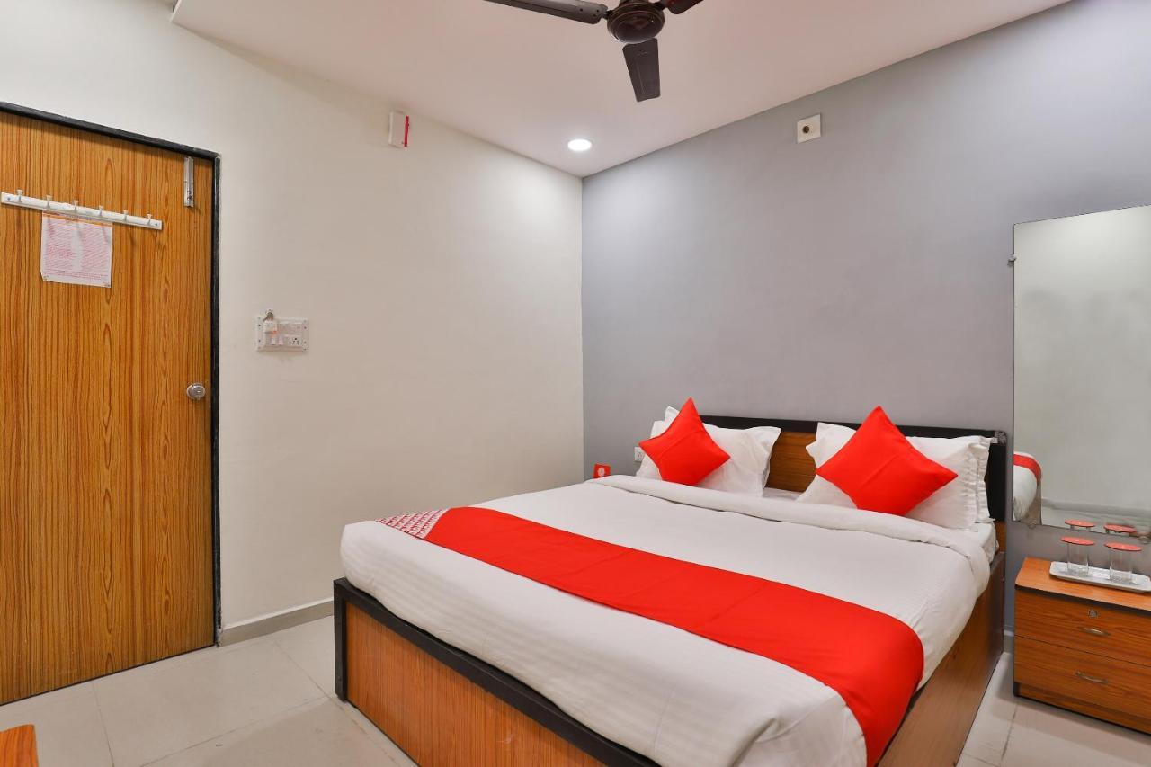 Oyo 16675 Hotel Shri Krishna Inn Surat Exterior foto